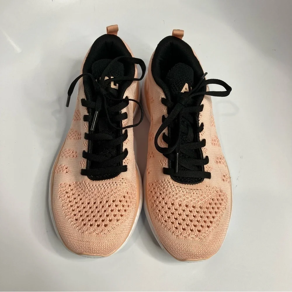APL Techloom Pro sneakers knit sneakers‎ peach black white size 8
